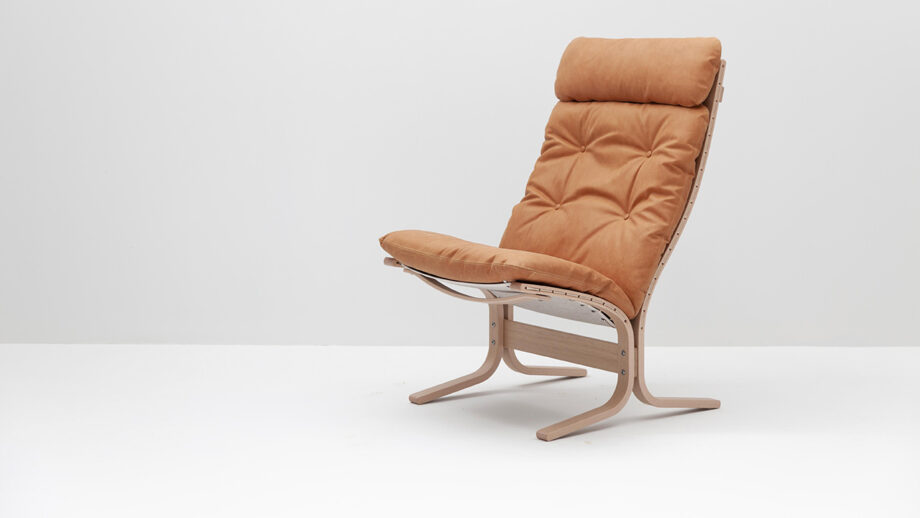 Siesta Classic Chair & Ottoman - Image 6