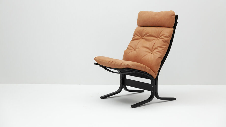 Siesta Classic Chair & Ottoman - Image 9