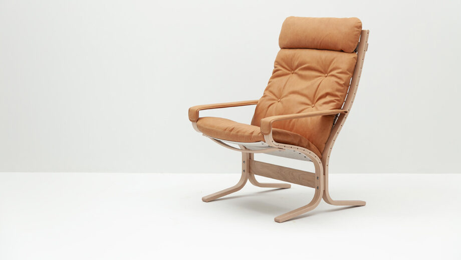 Siesta Classic Chair & Ottoman - Image 7