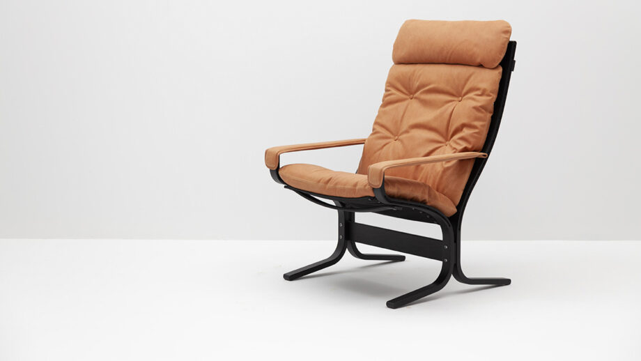 Siesta Classic Chair & Ottoman - Image 10