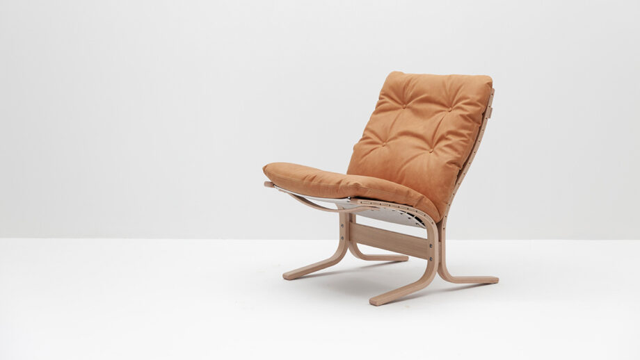 Siesta Classic Chair & Ottoman - Image 5